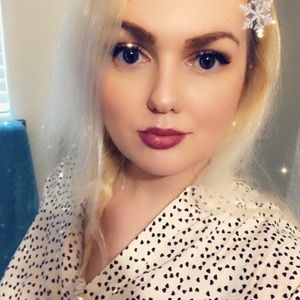 Meet your Posher, Dana